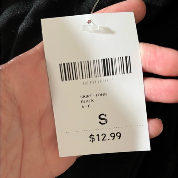 Forever 21 black pencil skirt, slightly stretchy, size small - Picture 4 of 5